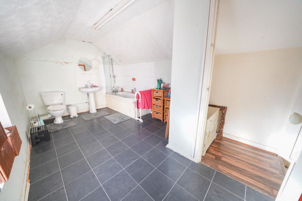 122a St. Teilo Street Pontarddulais, Swansea, West Glamorgan, SA4 8RE