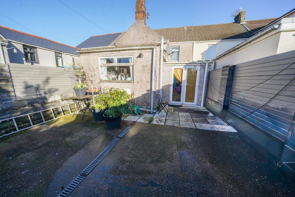 122a St. Teilo Street Pontarddulais, Swansea, West Glamorgan, SA4 8RE