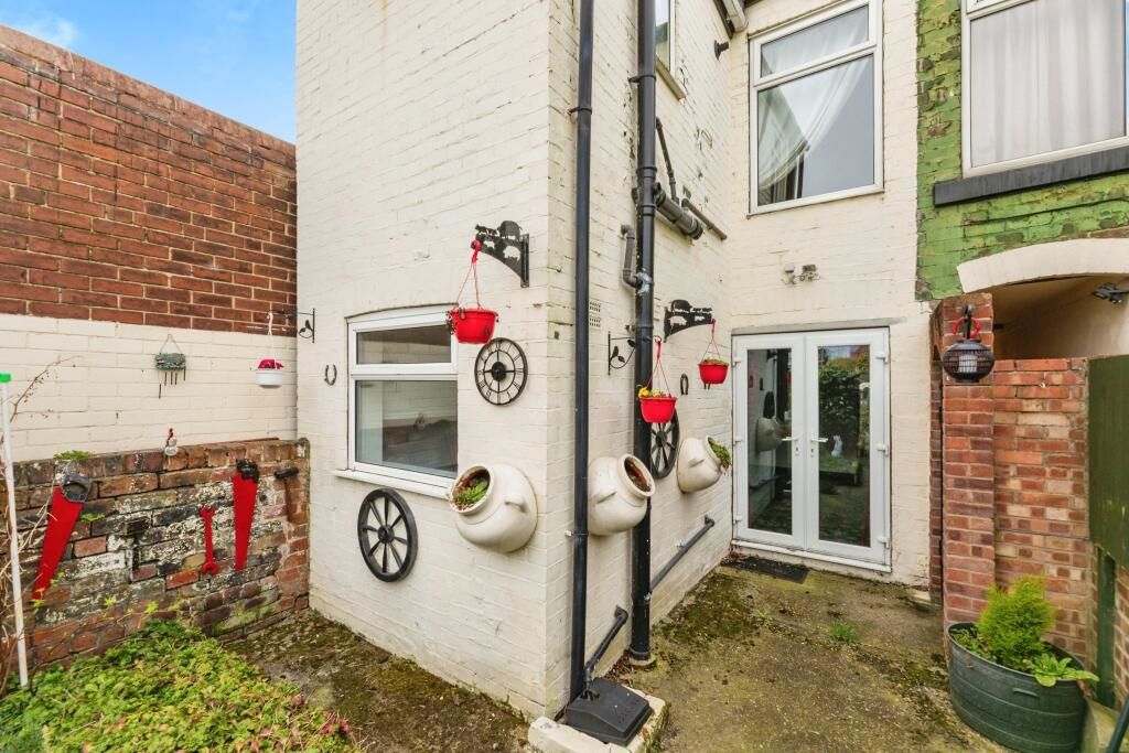 28 Summer Lane Royston, Barnsley, South Yorkshire, S71 4SE