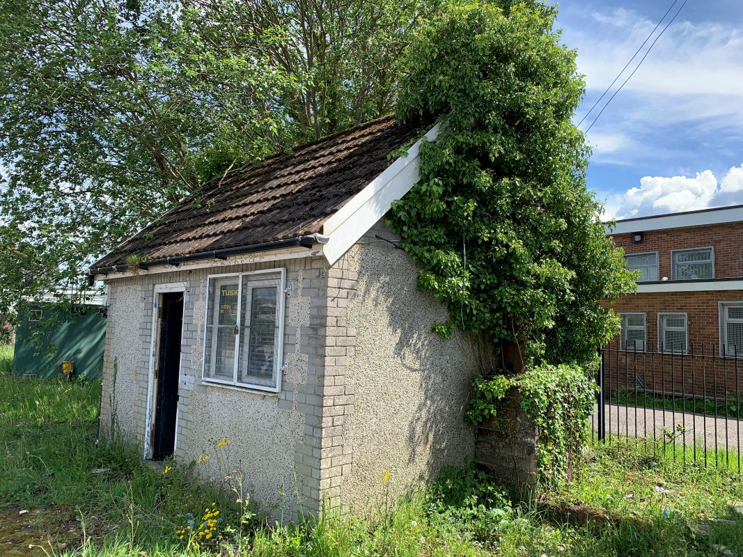 Former Taxi Office, Heol Aneurin, Caerphilly, CF83 2PG - Online Auctions