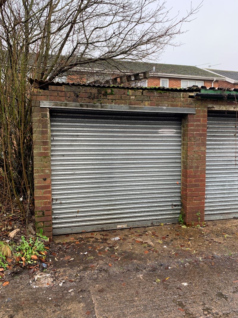 Garage 22, Rear of shops/Cranleigh Rise, Caerdydd, Caerdydd, CF3 4AJ ...