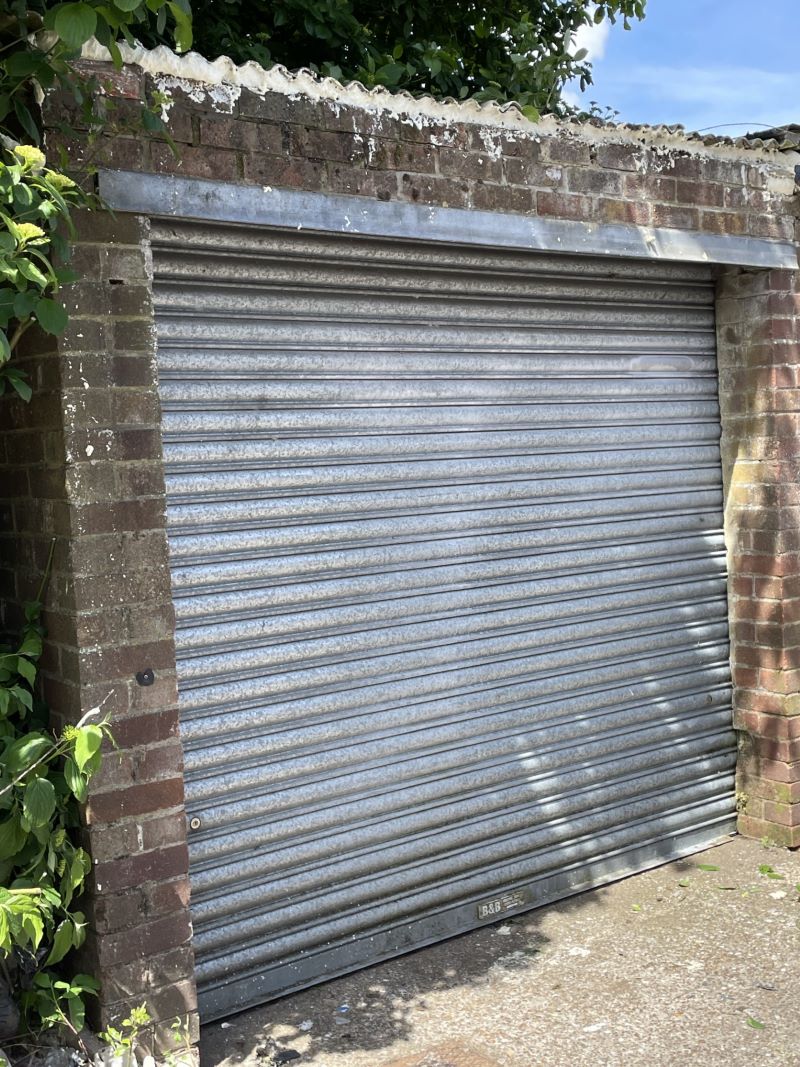 Garage 22, Rear of shops/Cranleigh Rise, Caerdydd, Caerdydd, CF3 4AJ ...