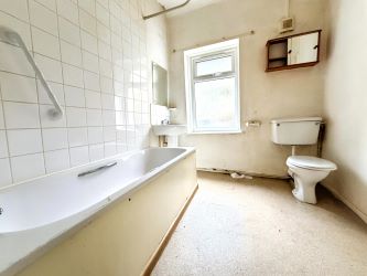 18 Hendre Gwilym, Tonypandy, Mid Glamorgan, CF40 1EZ