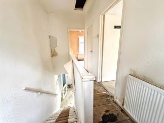 18 Hendre Gwilym, Tonypandy, Mid Glamorgan, CF40 1EZ