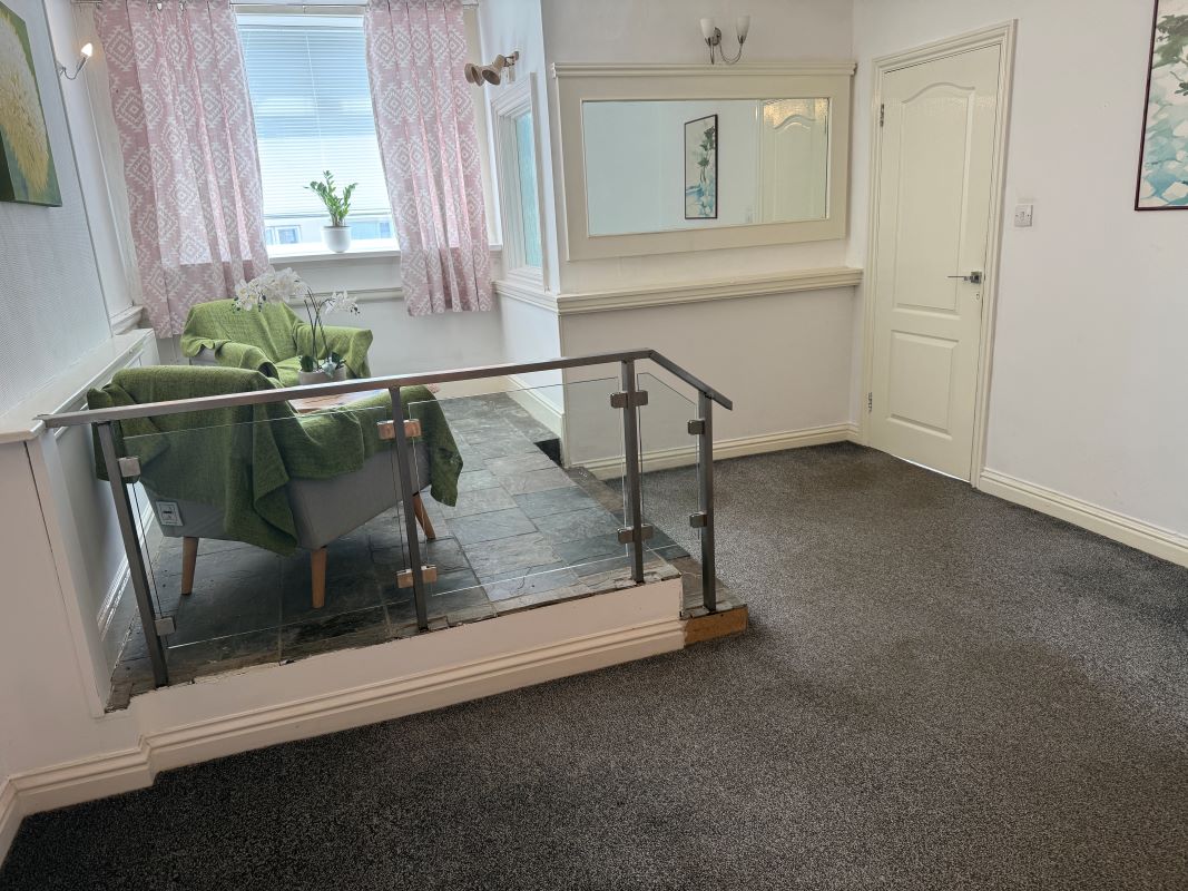 Drysiog Inn, 26 Commercial Street, Ebbw Vale, Gwent, NP23 6BS