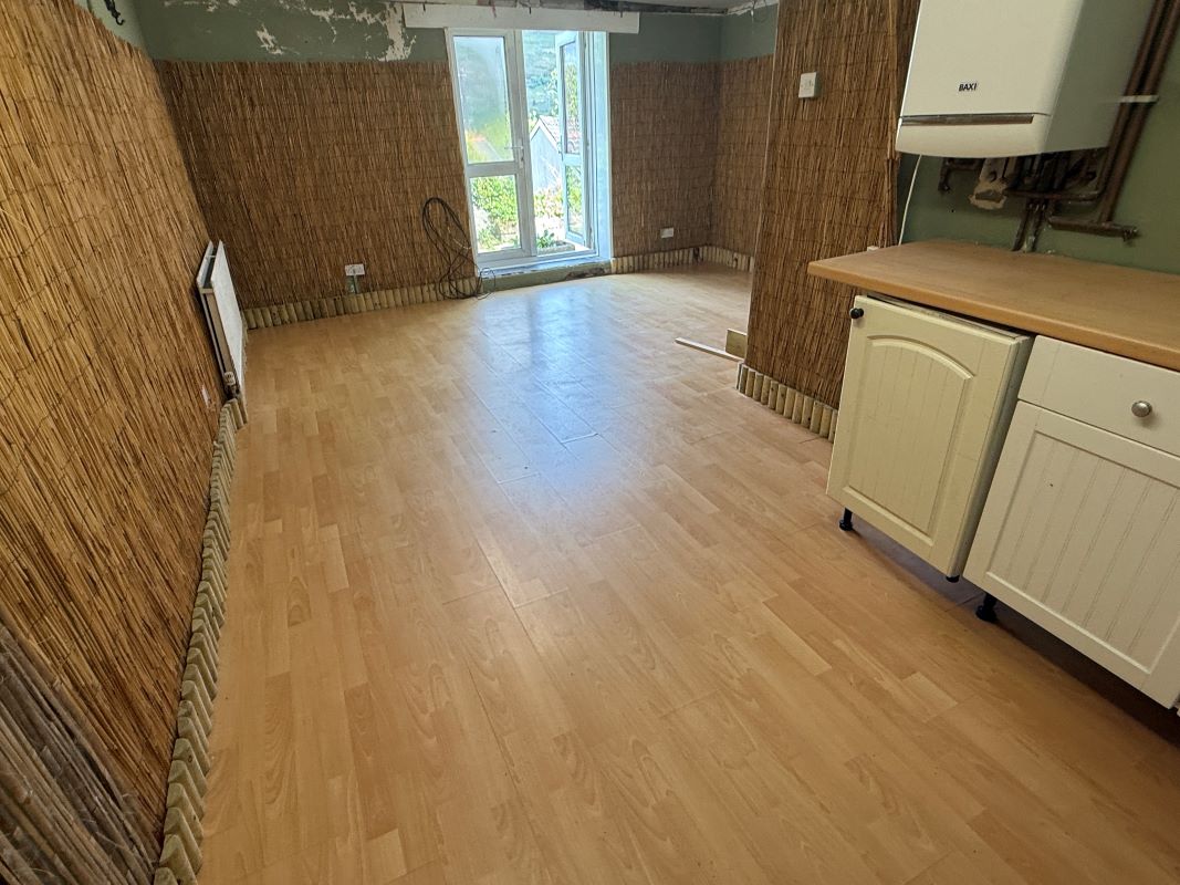 Drysiog Inn, 26 Commercial Street, Ebbw Vale, Gwent, NP23 6BS