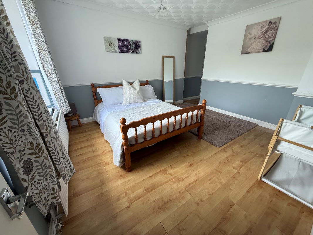 Drysiog Inn, 26 Commercial Street, Ebbw Vale, Gwent, NP23 6BS