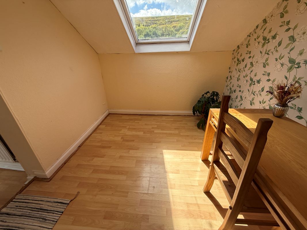 Drysiog Inn, 26 Commercial Street, Ebbw Vale, Gwent, NP23 6BS