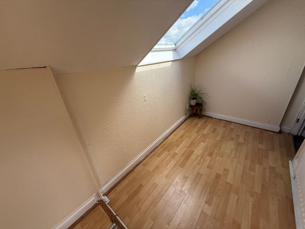 Drysiog Inn, 26 Commercial Street, Ebbw Vale, Gwent, NP23 6BS