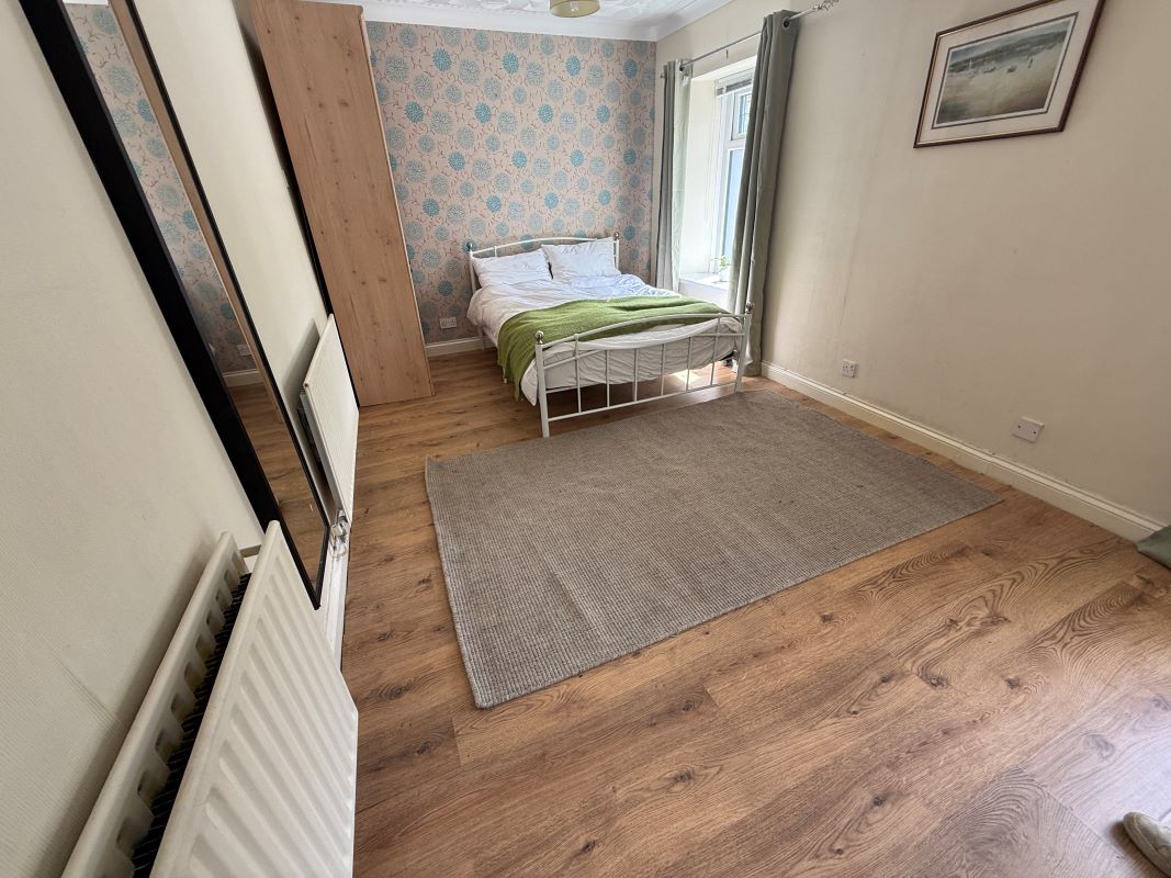 Drysiog Inn, 26 Commercial Street, Ebbw Vale, Gwent, NP23 6BS