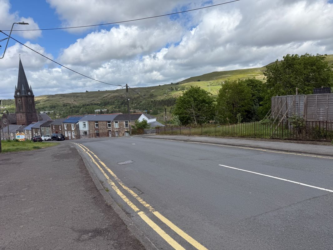 Drysiog Inn, 26 Commercial Street, Ebbw Vale, Gwent, NP23 6BS