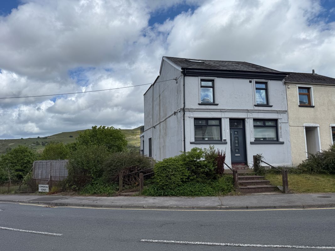 Drysiog Inn, 26 Commercial Street, Ebbw Vale, Gwent, NP23 6BS