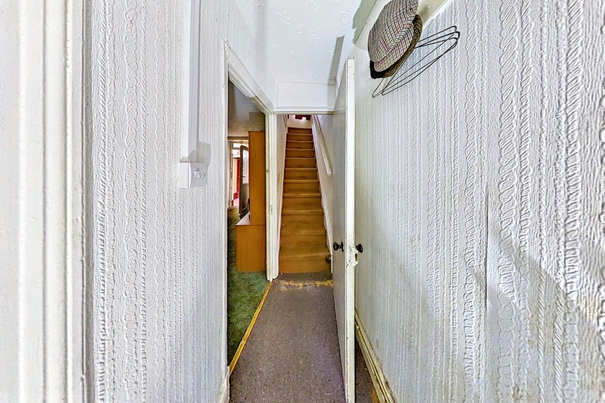 2 Lawrence Terrace, Troedrhiwfuwch, New Tredegar, Gwent, NP24 6LR