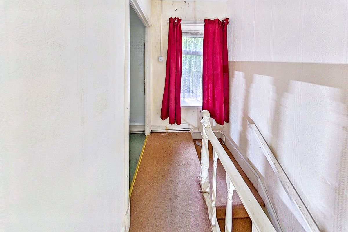 2 Lawrence Terrace, Troedrhiwfuwch, New Tredegar, Gwent, NP24 6LR