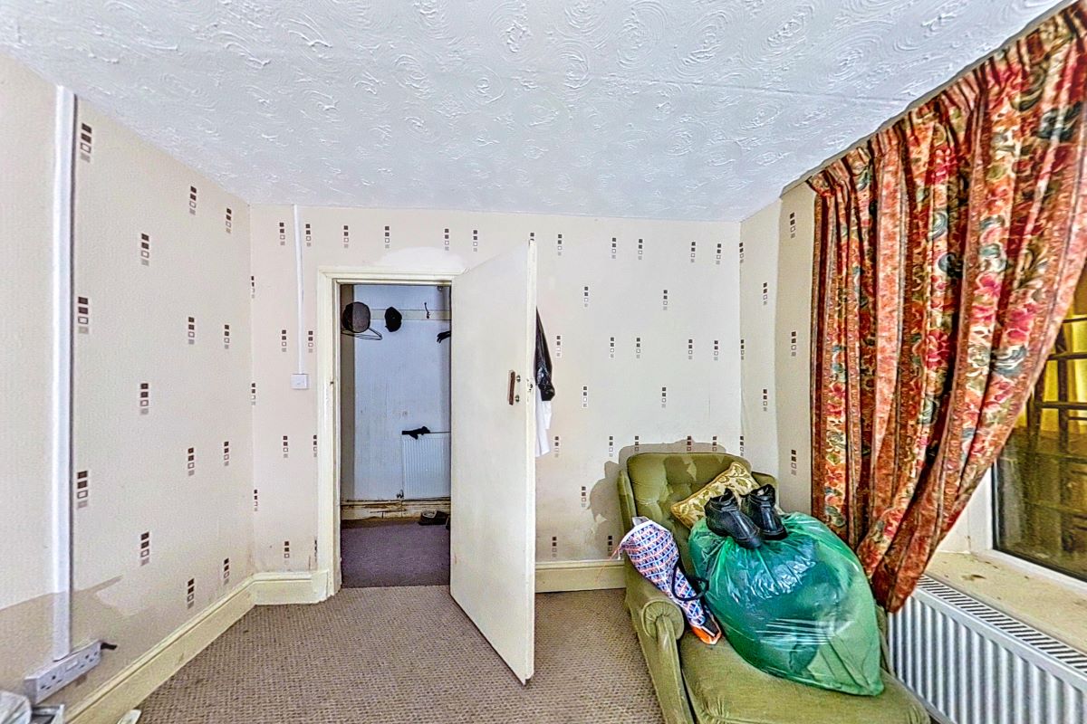 2 Lawrence Terrace, Troedrhiwfuwch, New Tredegar, Gwent, NP24 6LR