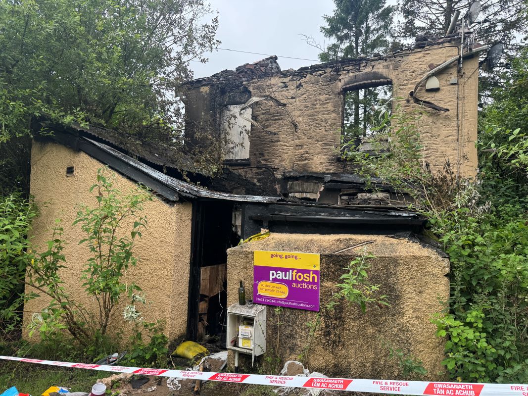 2 Lawrence Terrace, Troedrhiwfuwch, New Tredegar, Gwent, NP24 6LR