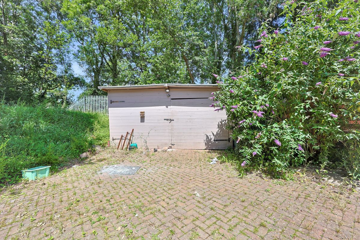 Image 19 of 27