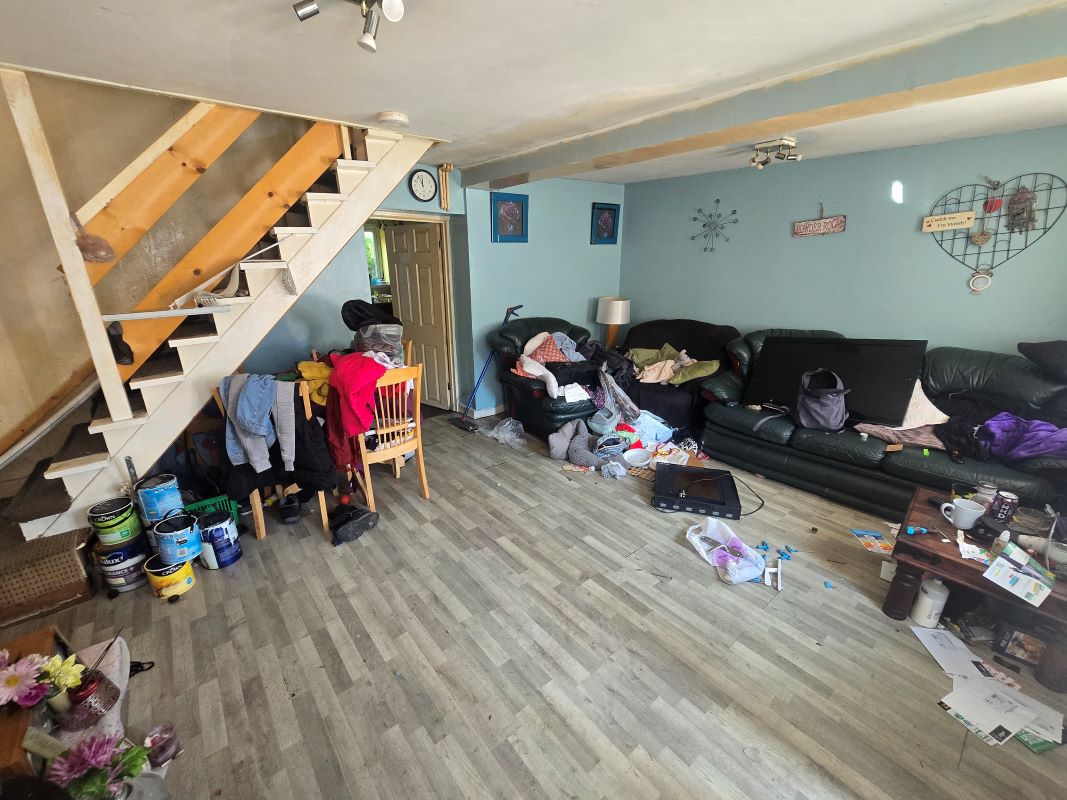 Image 2 of 7