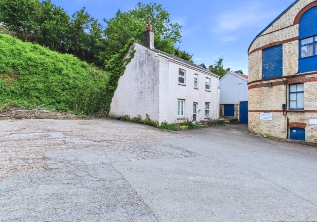 Image 2 of 4