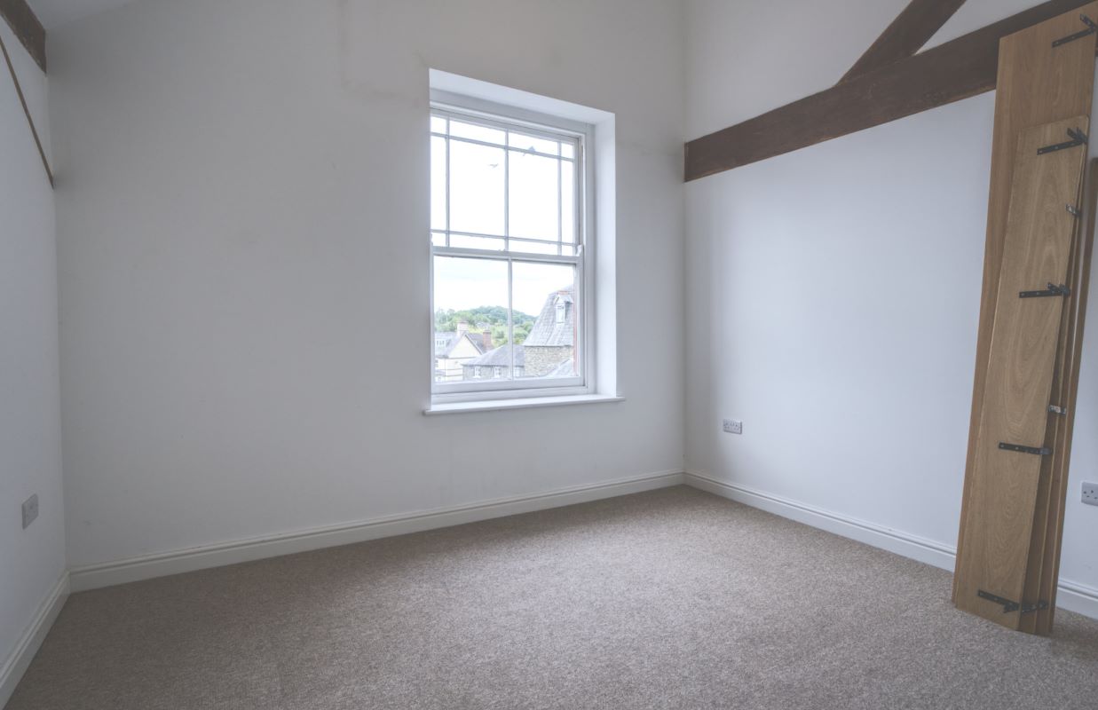 Image 10 of 18