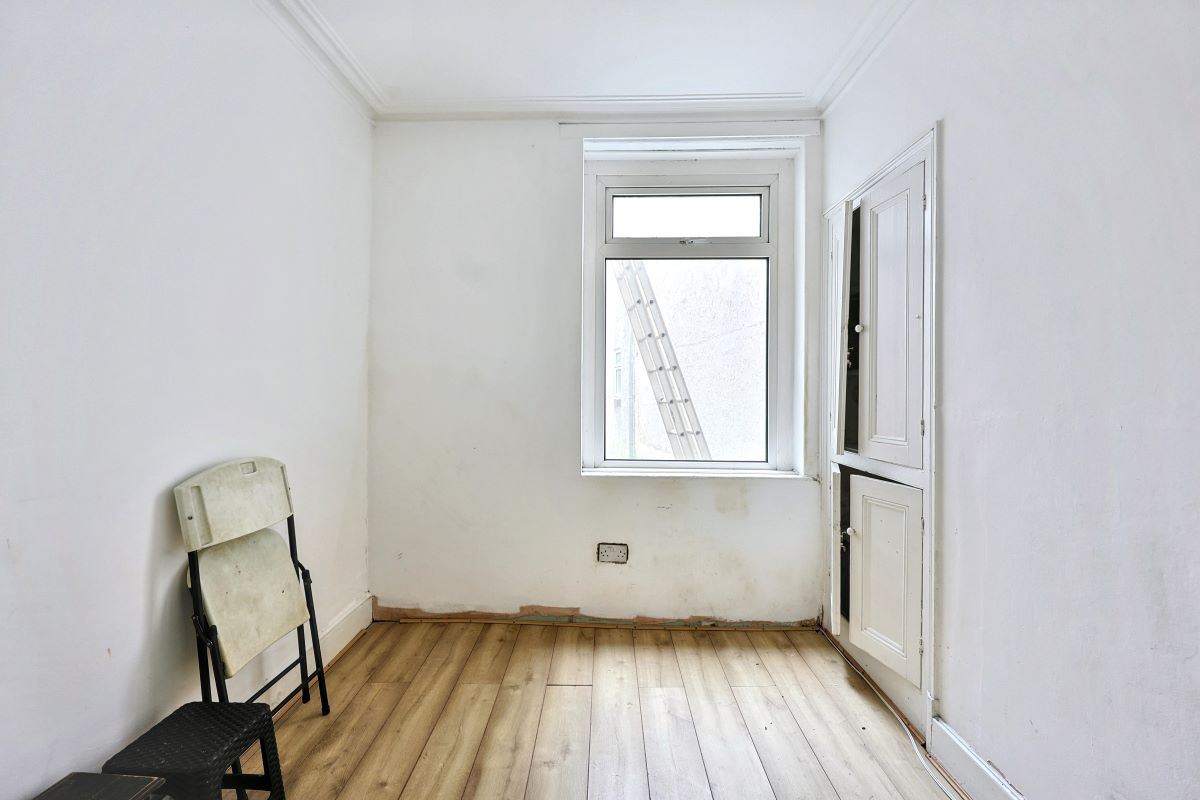 Image 4 of 15
