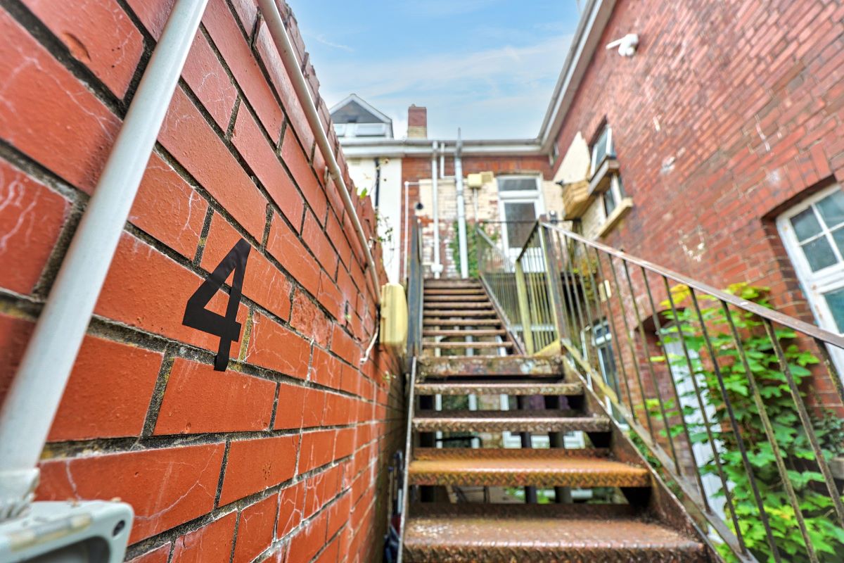 Image 7 of 9