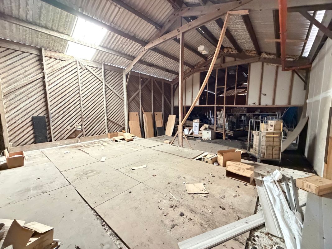 Image 4 of 18