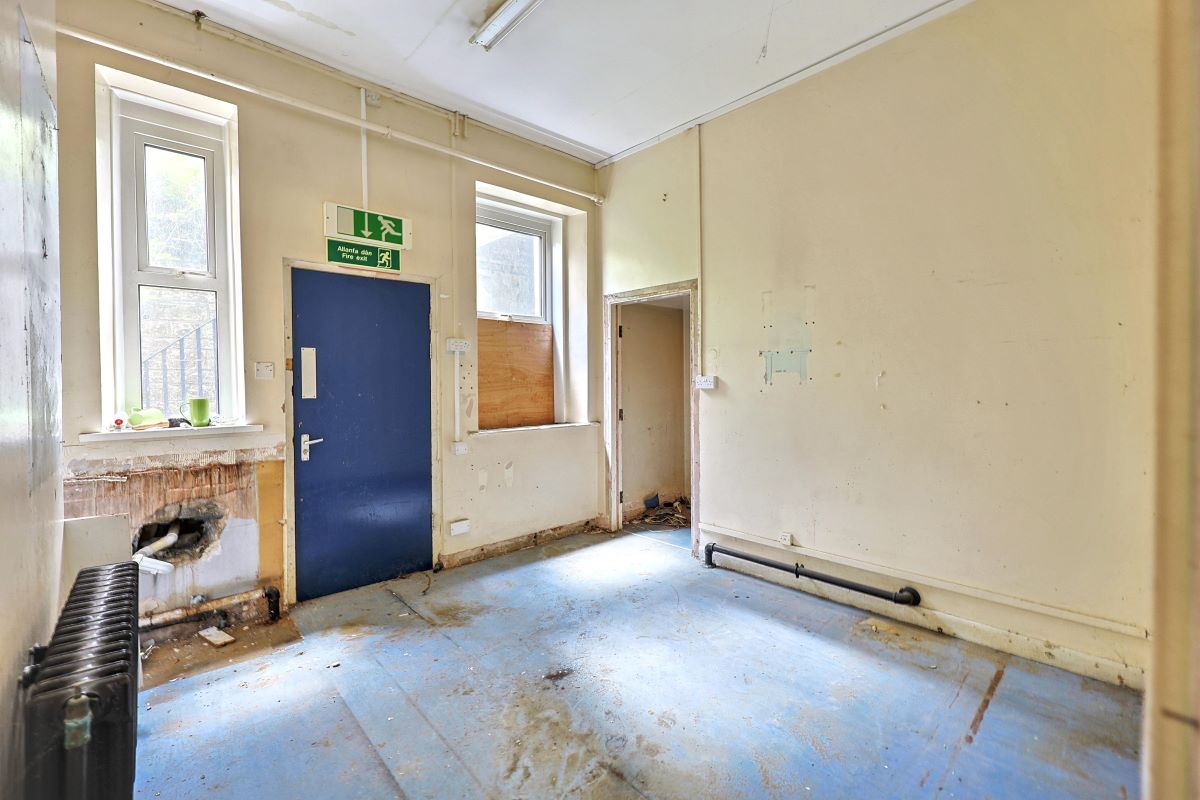 Image 14 of 36