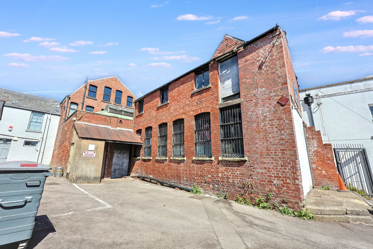 Image 15 of 27