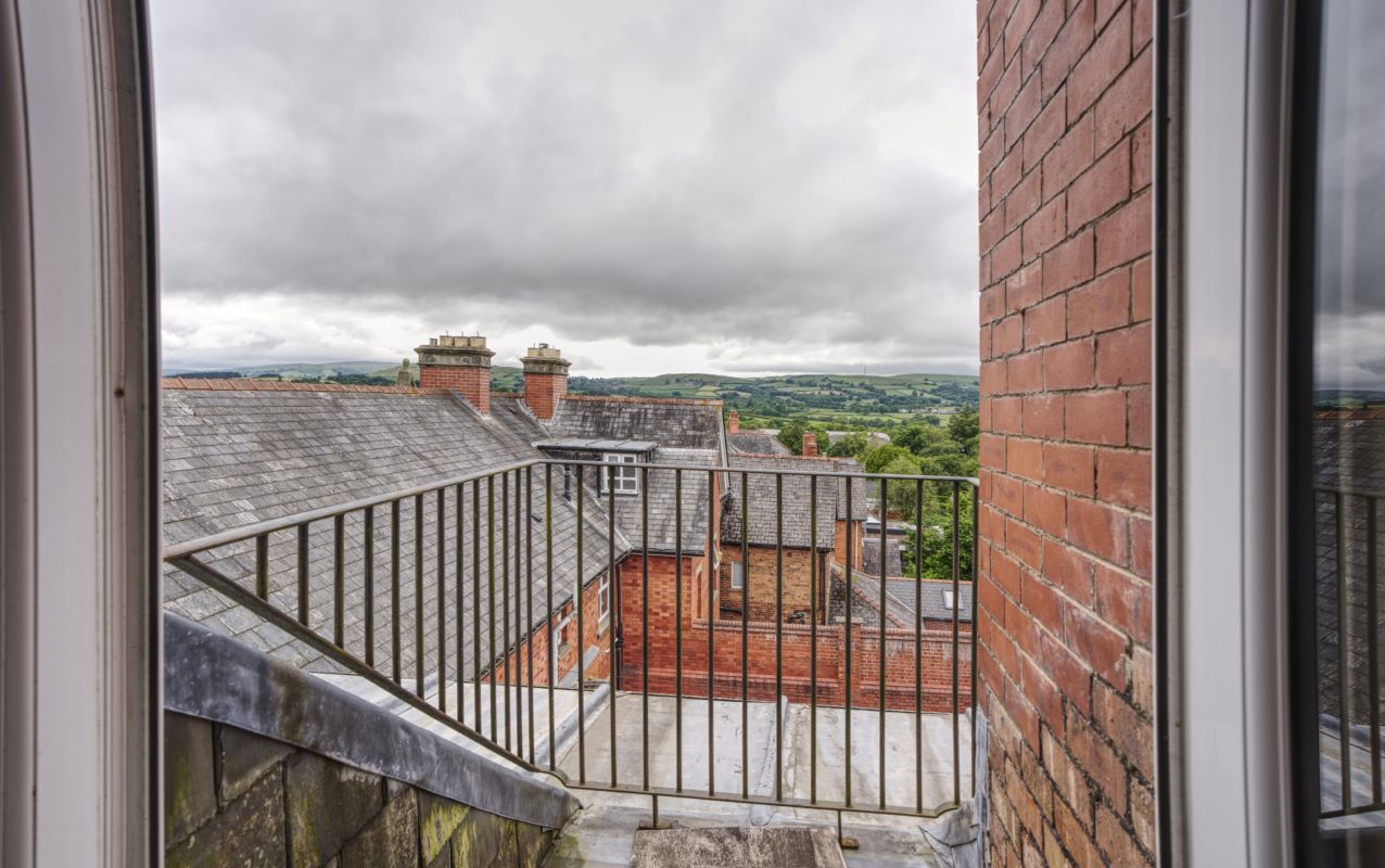 Image 15 of 28