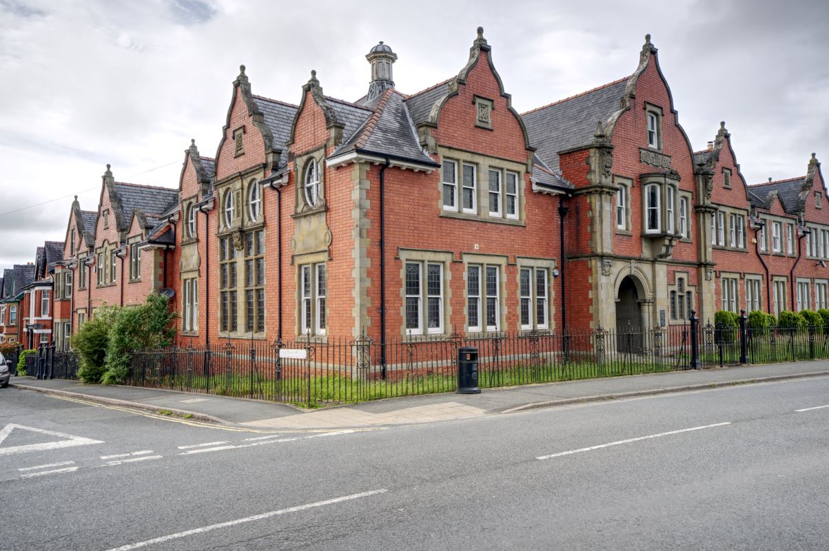 Image 2 of 28