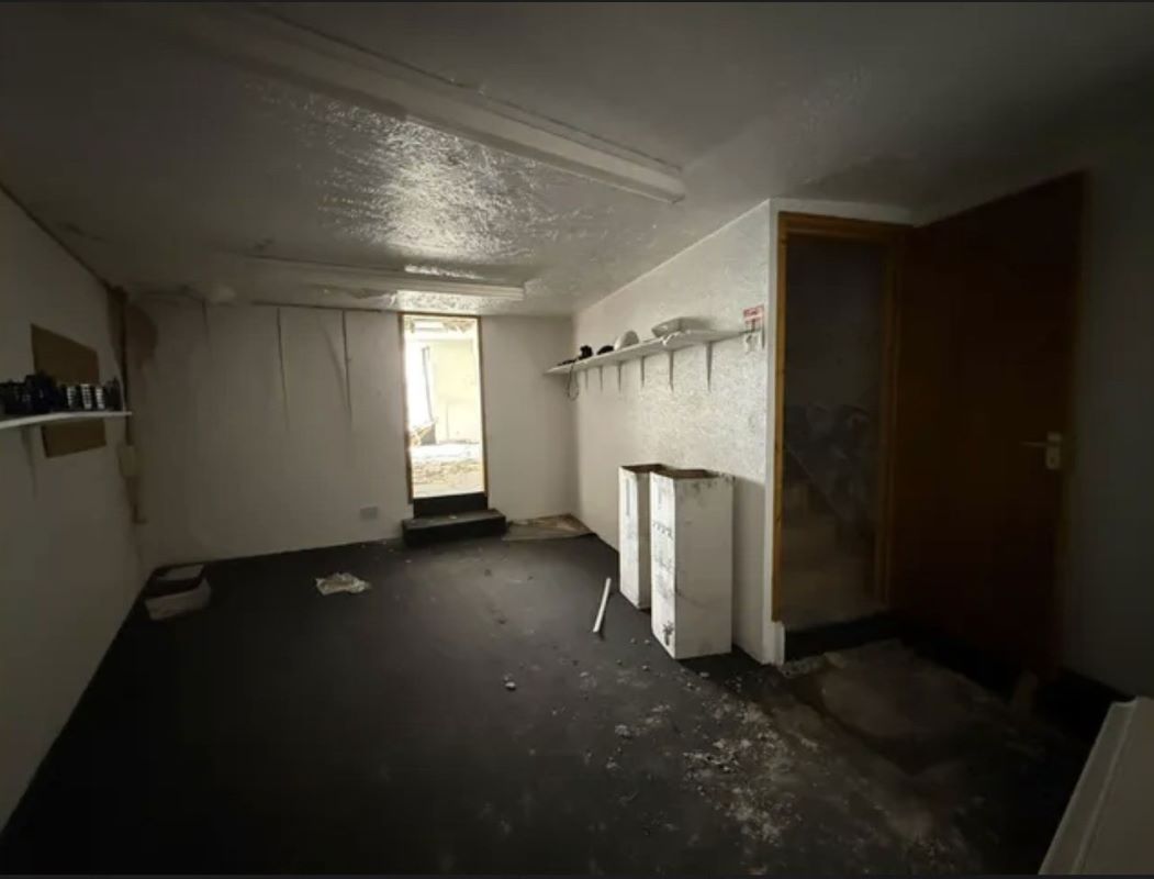 Image 4 of 8