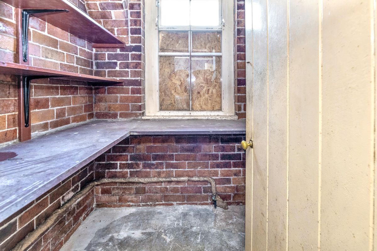 Image 15 of 27