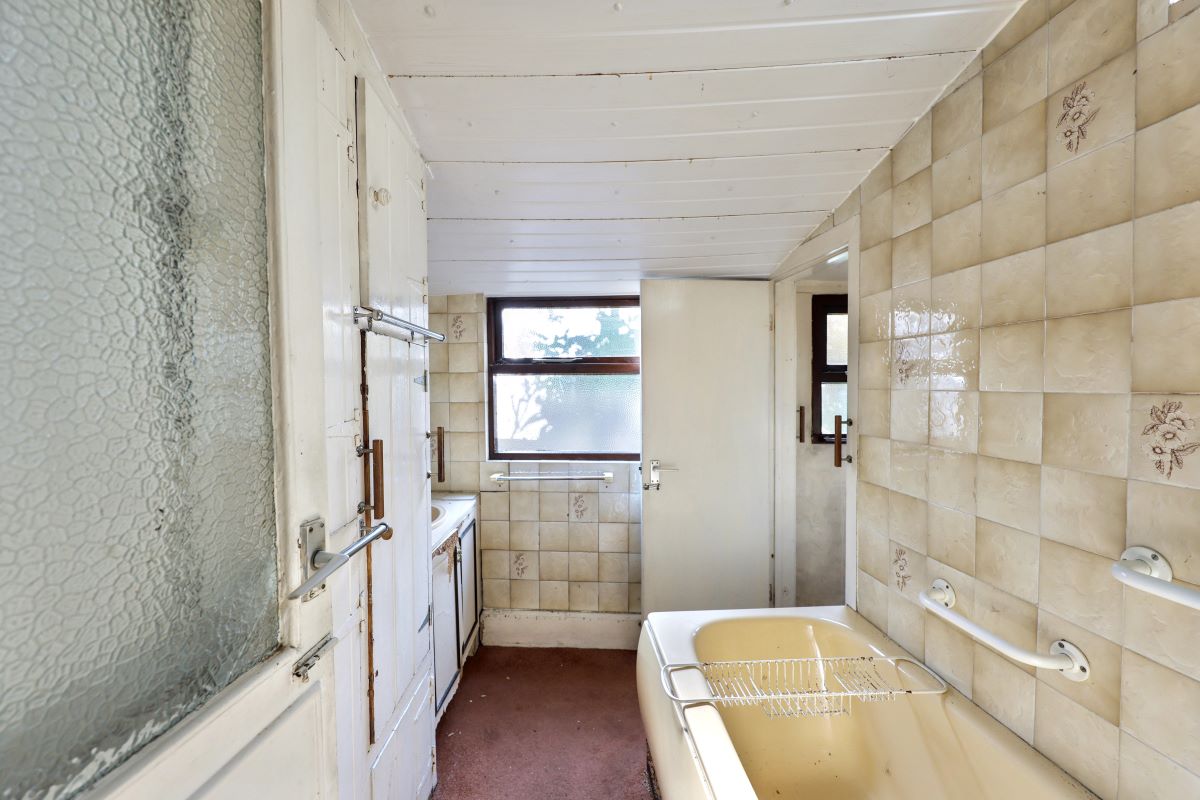Image 7 of 16