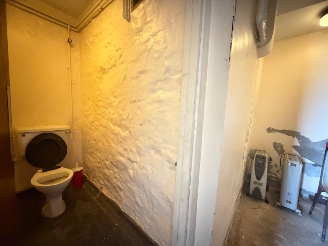 Image 10 of 30