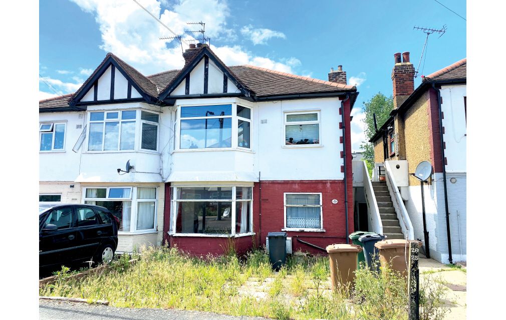 25 Hall Gardens, London, E4 8HR