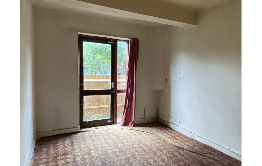 25 Hall Gardens, London, E4 8HR