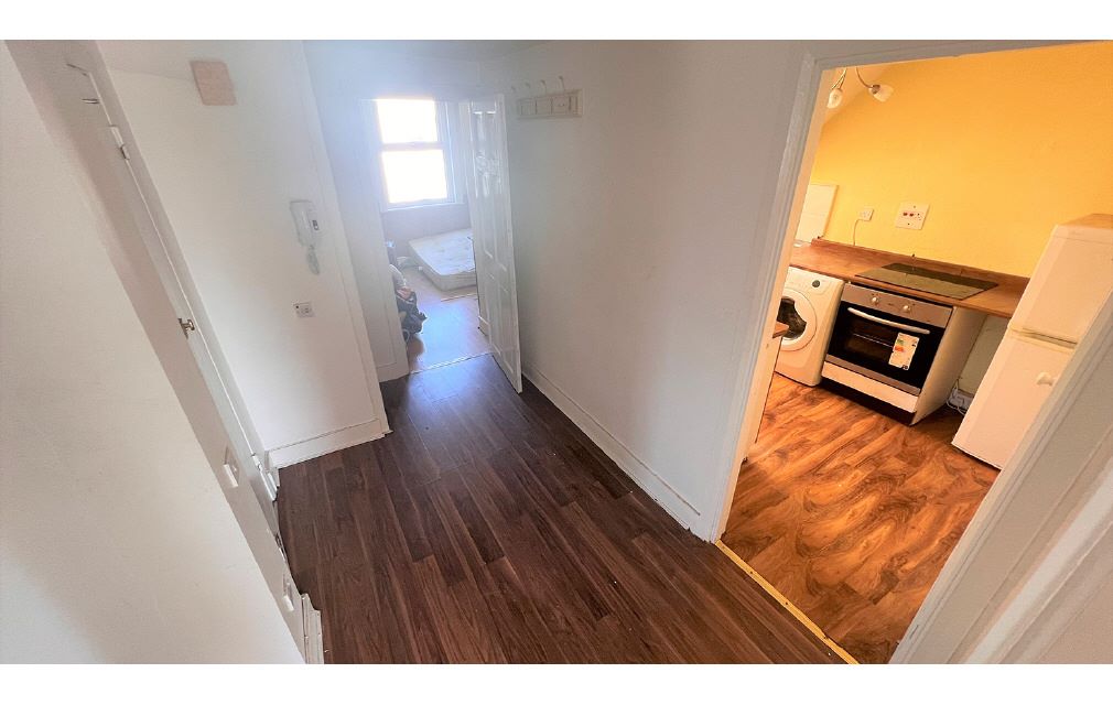 43(C) Chinbrook Road, London, SE12 9TT