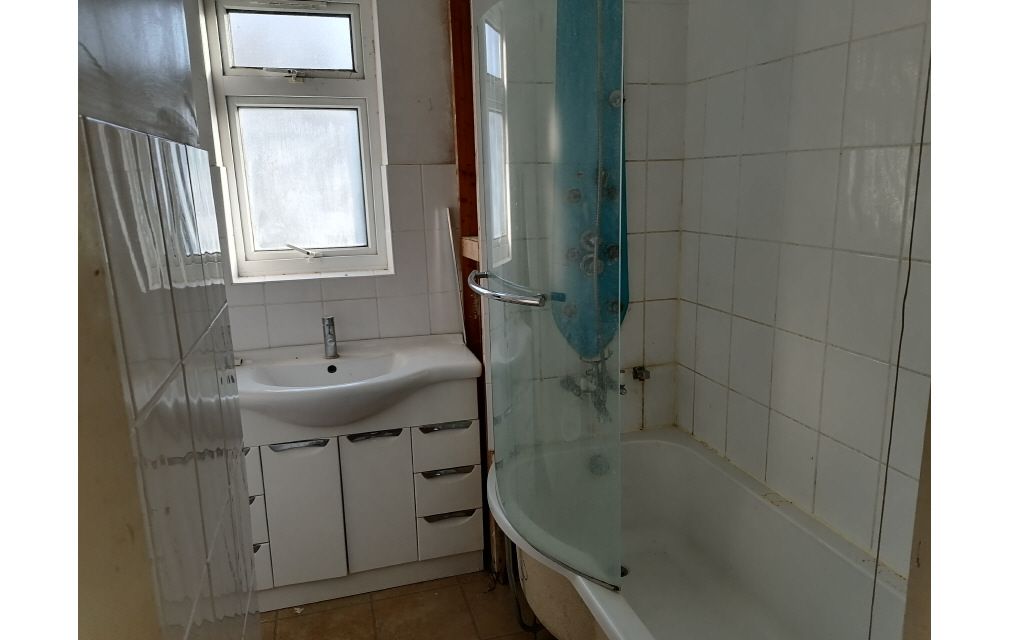 1 Gade Bank, Croxley Green, Rickmansworth, Hertfordshire, WD3 3GD