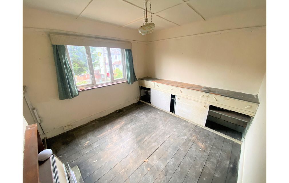 70 Garlands Road, Redhill, Surrey, RH1 6NT