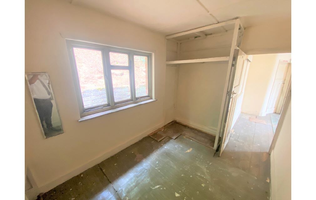 70 Garlands Road, Redhill, Surrey, RH1 6NT