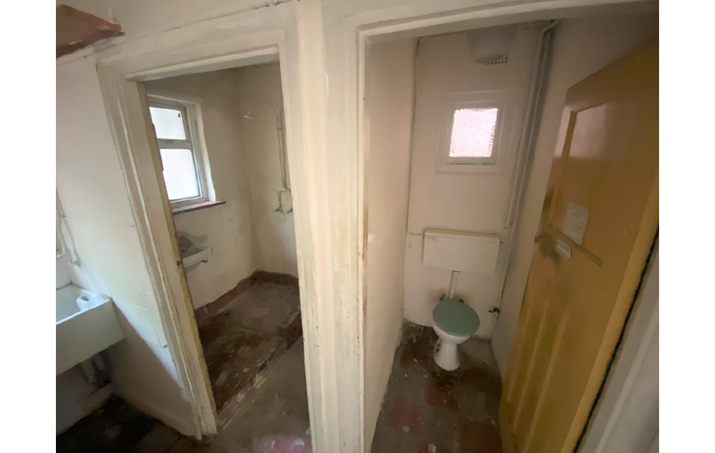 70 Garlands Road, Redhill, Surrey, RH1 6NT