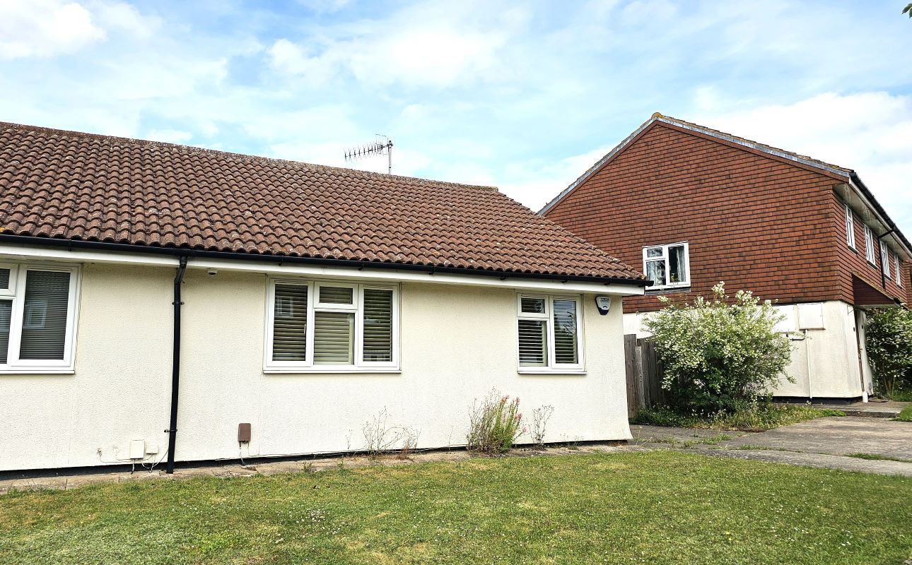 Freehold Bungalow Vacant Possession