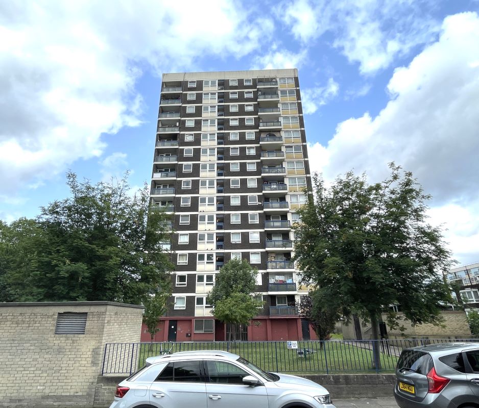 Lot 51 - Leasehold Flat Vacant Possession