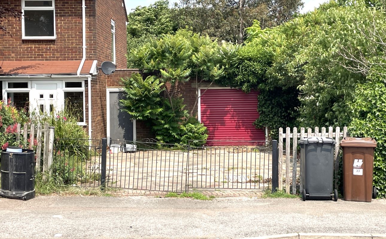 Garage and Land Adjacent to 33 Kenilworth Drive, Borehamwood, WD6 1QL