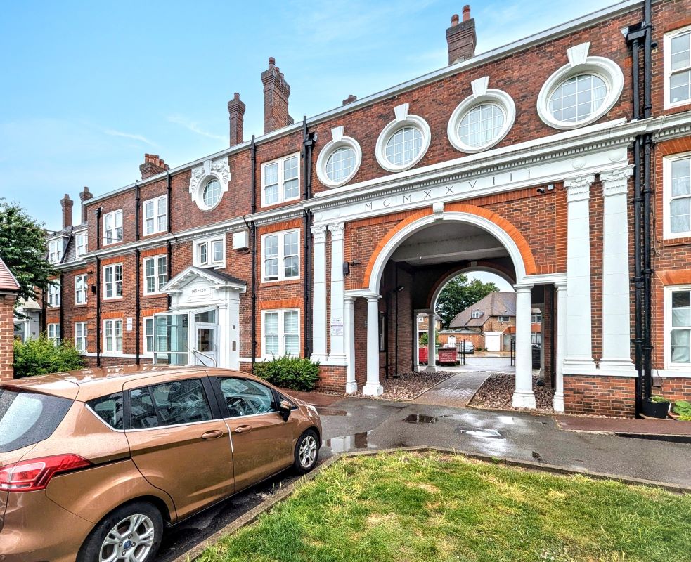 Leasehold Flat Vacant Possession