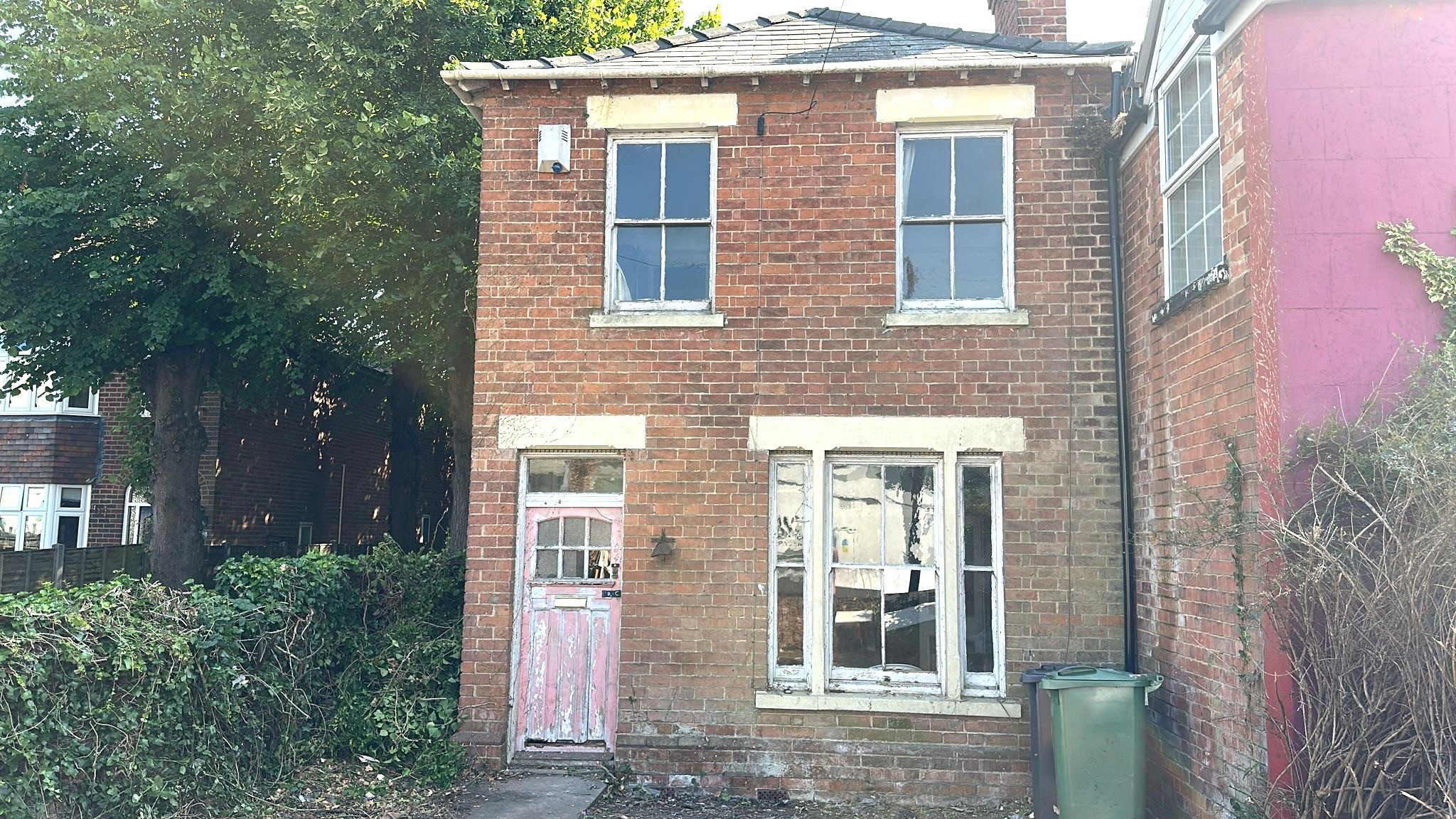 Freehold House Vacant Possession