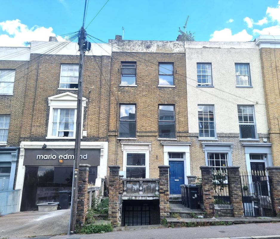 Leasehold Flat Vacant Possession