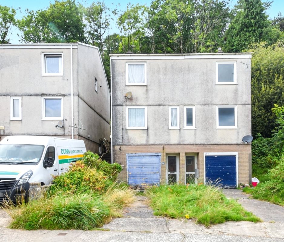 Freehold House Vacant Possession