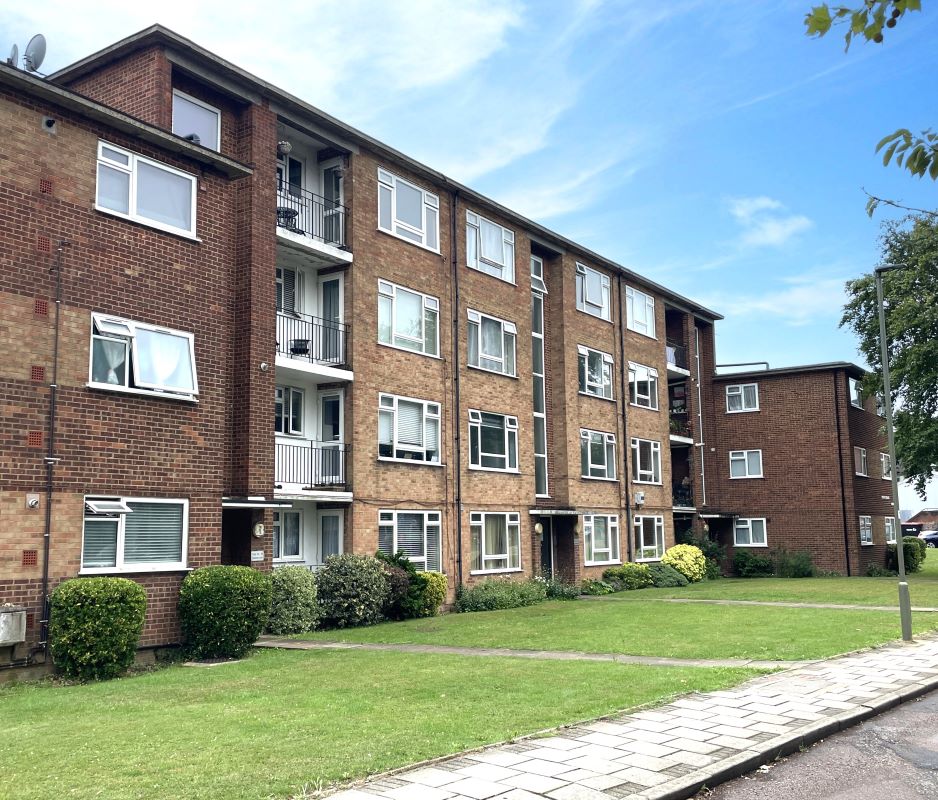 Leasehold Flat and Garage Vacant Possession